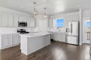 699 E Ryegrass Dr N, Eagle Mountain, UT 84005 - Photo 11