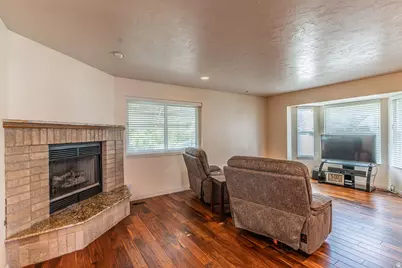 295 N 330 E, Orem, UT 84057 - Photo 9