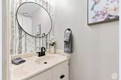 262 E Center St, Bountiful, UT 84010 - Photo 9