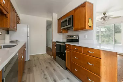 742 E Silver Shadow Dr, Murray, UT 84107 - Photo 9