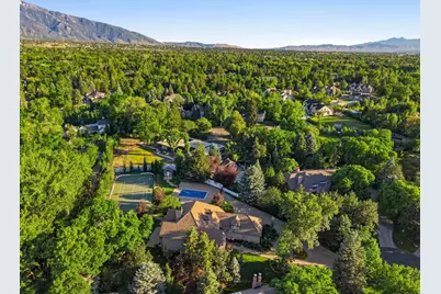 5579 Walker Woods Ln, Holladay, UT 84117 - Photo 9
