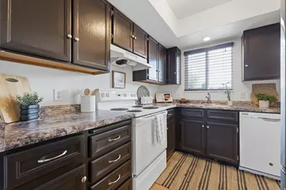 5569 W Tiger Lily Ct, West Jordan, UT 84081 - Photo 7