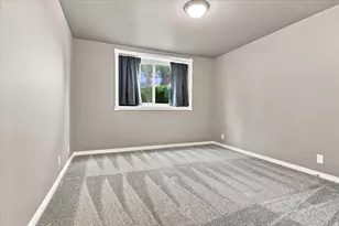 945 E Creek Hill Ln, Midvale, UT 84047 - Photo 11