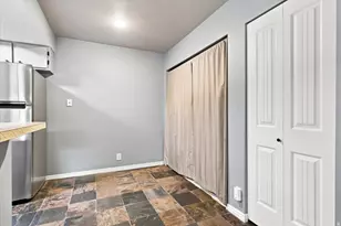 945 E Creek Hill Ln, Midvale, UT 84047 - Photo 9