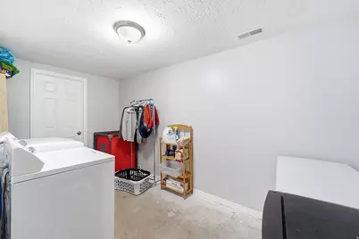 10384 S Amaryllis Dr, Sandy, UT 84094 - Photo 31