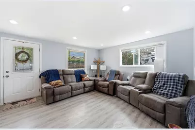 10384 S Amaryllis Dr, Sandy, UT 84094 - Photo 5