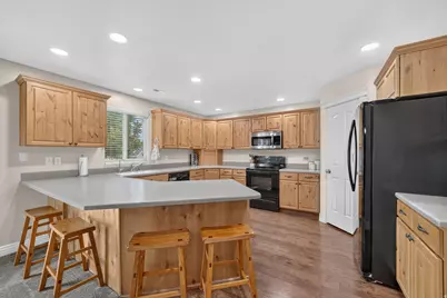 1035 W Hidden Dr, Layton, UT 84041 - Photo 5