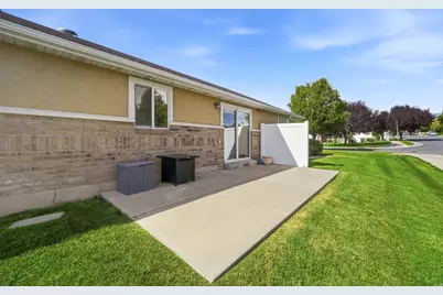 1035 W Hidden Dr, Layton, UT 84041 - Photo 25