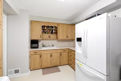 5492 S 2200 W, Roy, UT 84067 - Photo 9
