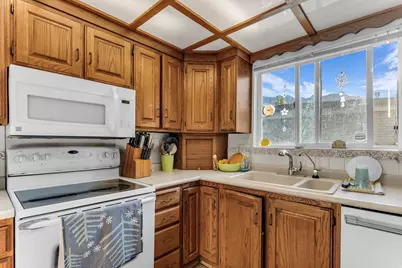 2234 E 6675 S, Cottonwood Heights, UT 84121 - Photo 5