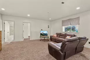 648 W 2400 S, Syracuse, UT 84075 - Photo 39