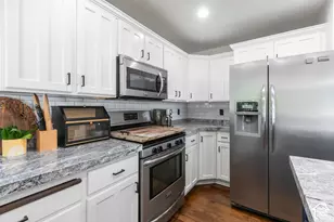1043 N 2025 W, Layton, UT 84041 - Photo 9