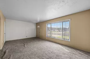 154 E 4800 S, Washington Terrace, UT 84405 - Photo 5