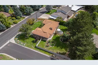 2924 E Robidoux Rd, Sandy, UT 84093 - Photo 13
