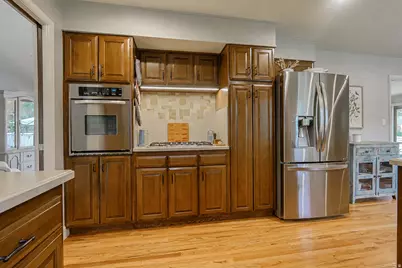 2924 E Robidoux Rd, Sandy, UT 84093 - Photo 25
