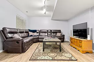 1368 Eastpoint Dr, Sandy, UT 84092 - Photo 19