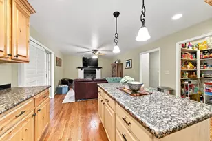 1368 Eastpoint Dr, Sandy, UT 84092 - Photo 7