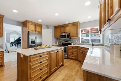 7126 S Griffiths Pl, Cottonwood Heights, UT 84121 - Photo 13