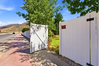 7126 S Griffiths Pl, Cottonwood Heights, UT 84121 - Photo 49
