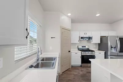 1571 E Erickson Ln, Eagle Mountain, UT 84005 - Photo 11