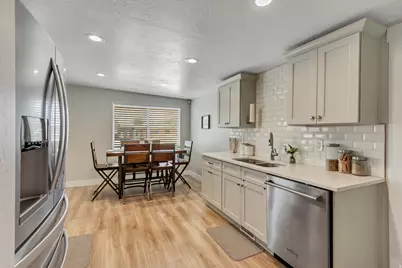 48 W Moon Ridge Dr, Murray, UT 84107 - Photo 9