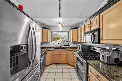 2391 W 2120 N, Clinton, UT 84015 - Photo 5