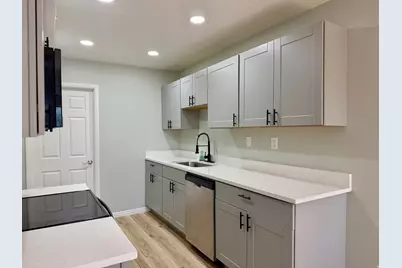 916 E Sunburn Ln, Sandy, UT 84094 - Photo 13