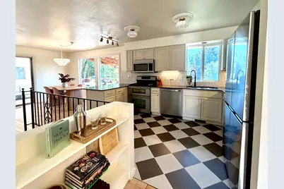 916 E Sunburn Ln, Sandy, UT 84094 - Photo 5