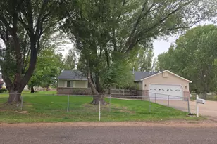 1045 N 2700 W, Roosevelt, UT 84066 - Photo 1