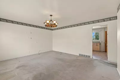 9855 S Sunflower Ln E, Sandy, UT 84094 - Photo 13