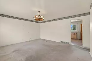 9855 S Sunflower Ln E, Sandy, UT 84094 - Photo 13