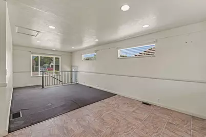 9855 S Sunflower Ln E, Sandy, UT 84094 - Photo 9