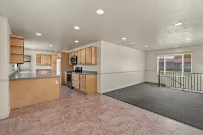 9855 S Sunflower Ln E, Sandy, UT 84094 - Photo 5