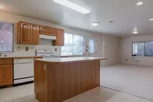 1042 E Center St, Orem, UT 84097 - Photo 23