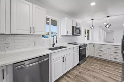 933 W 2300 N, Clinton, UT 84015 - Photo 7