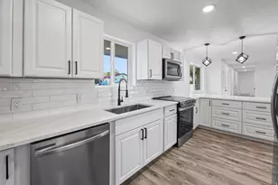 933 W 2300 N, Clinton, UT 84015 - Photo 7