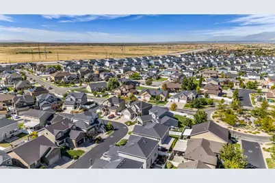 2066 W 2280 S, Woods Cross, UT 84087 - Photo 33