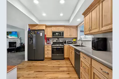 8209 S Valencia Pl, Sandy, UT 84093 - Photo 9