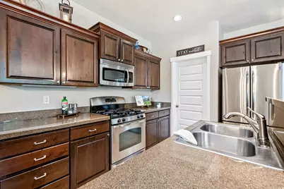 936 W Spring Creek Ln, Farmington, UT 84025 - Photo 11