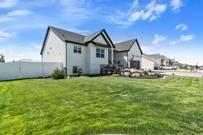 5289 W 3750 S, Hooper, UT 84315 - Photo 3