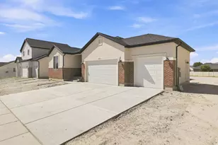 3675 N Columbine Way, Eagle Mountain, UT 84005 - Photo 3