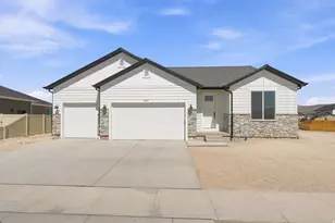 2273 E Sunflower Dr, Eagle Mountain, UT 84005 - Photo 1