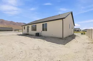 2273 E Sunflower Dr, Eagle Mountain, UT 84005 - Photo 27