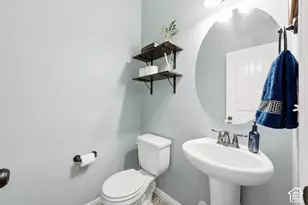 1056 W Stonehaven Dr, North Salt Lake, UT 84054 - Photo 11