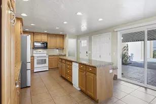 967 E Tritoma Ave, White City, UT 84094 - Photo 7