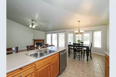 9079 S Wisteria Way W, West Jordan, UT 84081 - Photo 9
