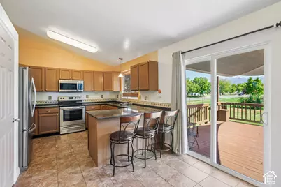 2224 N 3000 W, Clinton, UT 84015 - Photo 9