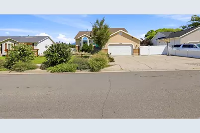 13935 S Lookout Peak Dr W, Riverton, UT 84096 - Photo 3