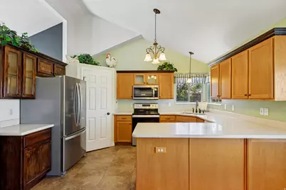 5698 S Trowbridge Way W, Salt Lake City, UT 84118 - Photo 9