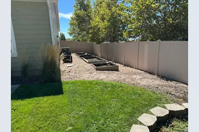 2054 W Loveland Ct S, Farmington, UT 84025 - Photo 9